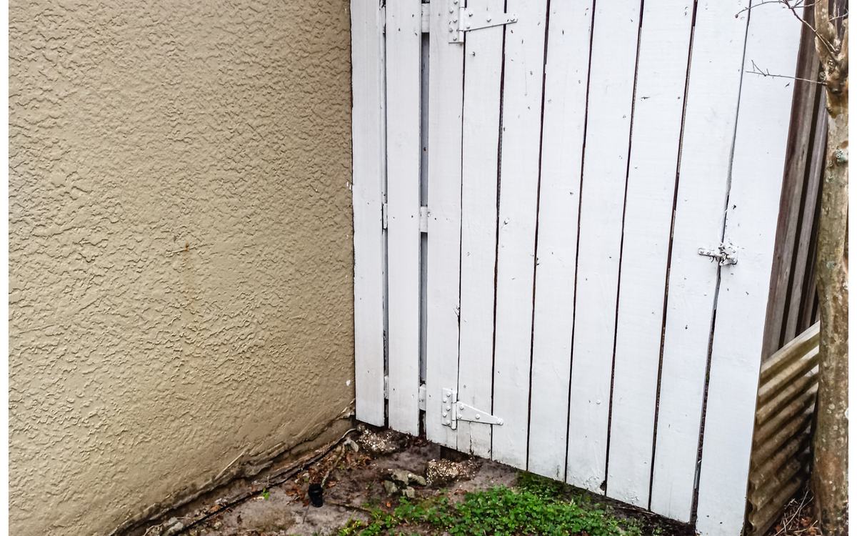 The same painted wood gate, clean top to bottom after Sandbar cleaning