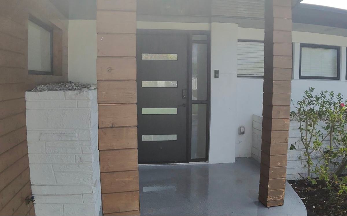 The same front entry porch, uniform and clean after Sandbar cleaning