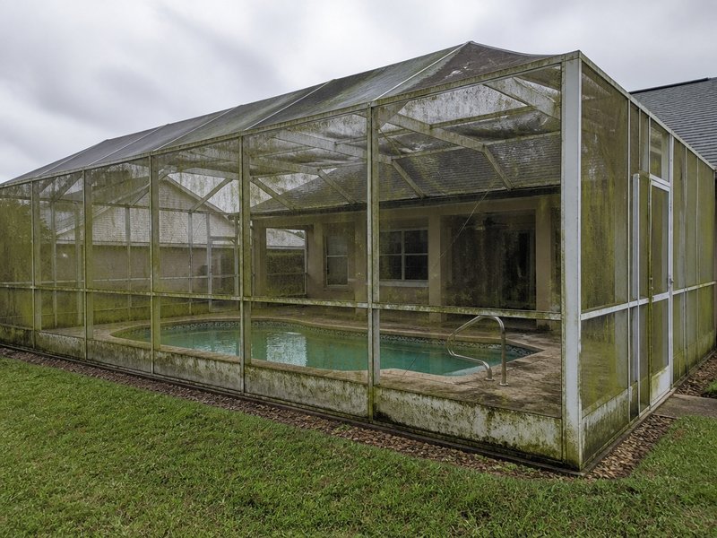 Palm Harbor, FL pool cage cleaning before cleaning - Aluminum pool cage